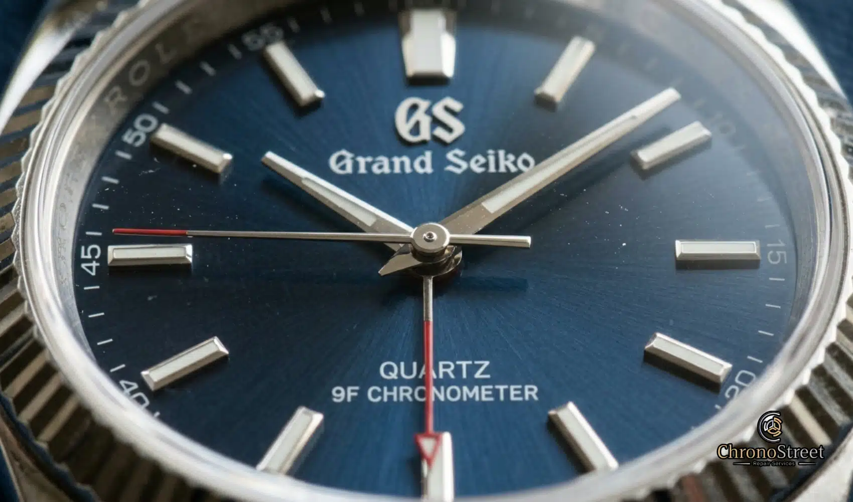 What does a skipping second hand indicate on a quartz watch